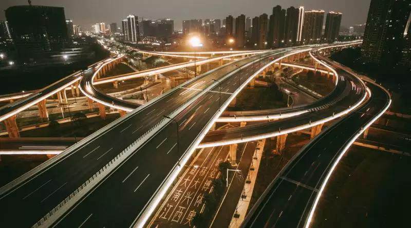 這些上道必知汽車燈語，你知道嗎？